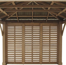 Detailansicht eines Pavillons mit Holzlamellenwand und Metalldach
