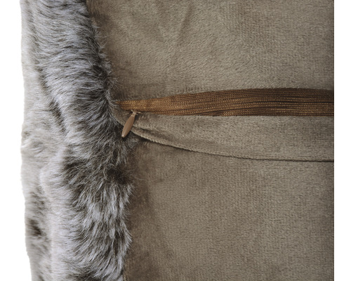 Dekokissen mit Reissverschluss und Fellrand