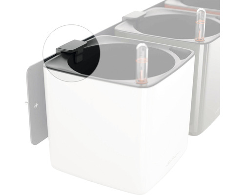 Gros plan sur un support de jardinière pour fixation murale.