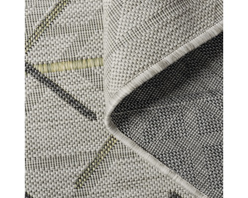 Vue détaillée d''un tapis d''extérieur gris avec motif géométrique