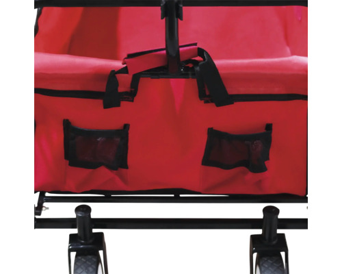 Gros plan d''un chariot à bras avec des poches