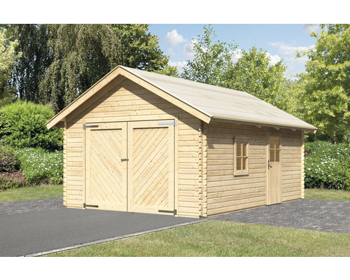 Garage en bois avec double porte, porte latérale et fenêtre dans le jardin