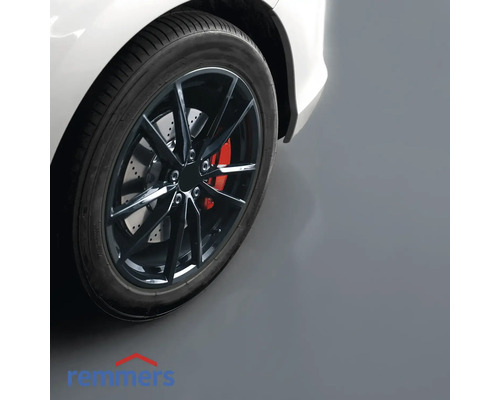 Detailaufnahme eines Autos mit poliertem Boden