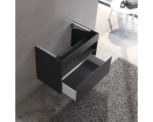 Meuble sous-vasque avec tiroir ouvert dans une salle de bain