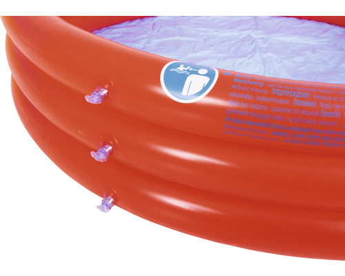 Detailansicht eines aufblasbaren Pools mit Warnhinweis