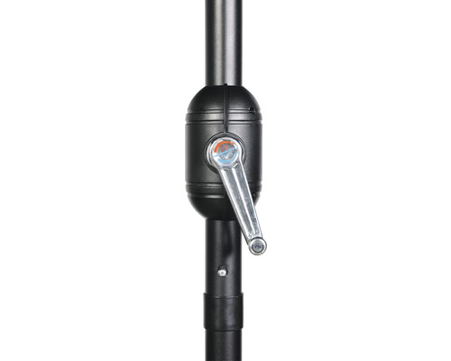 Gros plan d''un pied de parasol avec mécanisme à manivelle