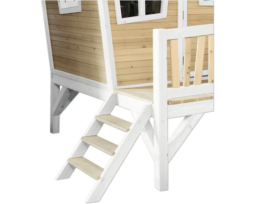 Detailansicht eines Spielhauses mit Treppe und Veranda aus Holz