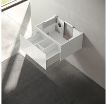 Meuble sous-lavabo blanc avec tiroir ouvert pour le rangement dans la salle de bains.
