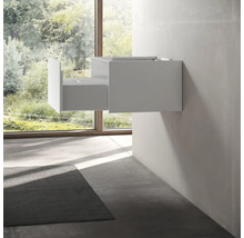 Meuble sous-lavabo avec tiroir ouvert dans une salle de bain