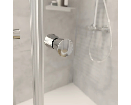 Gros plan d''une poignée de porte de cabine de douche