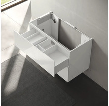 Meuble sous-lavabo blanc avec tiroirs ouverts et compartiments pour l''aménagement de la salle de bains