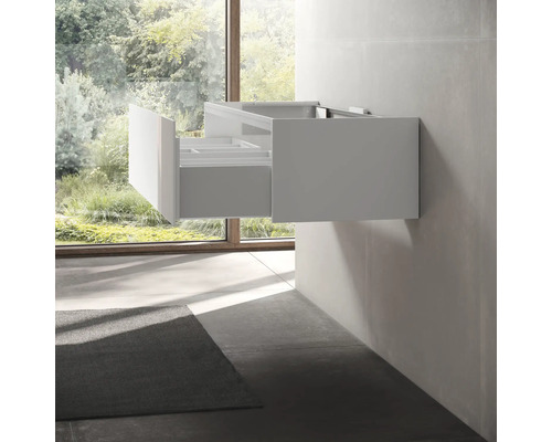 Meuble de salle de bain avec tiroir monté sur un mur de salle de bain