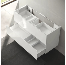 Meuble sous-lavabo blanc avec tiroirs ouverts pour salle de bain