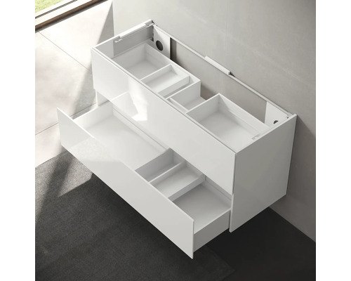 Meuble sous-vasque blanc avec tiroirs ouverts pour la salle de bain.