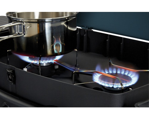 Doppelkocher mit Topf und blauer Flamme