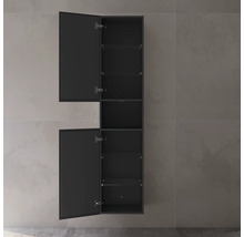 Armoire de salle de bains avec portes ouvertes et étagères en verre
