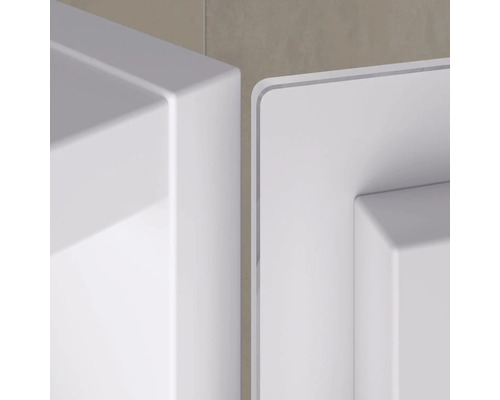 Detailaufnahme eines weißen Badezimmermöbels