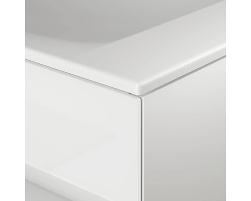 Detailaufnahme von einem weißen Waschtischunterschrank mit Schublade