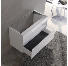 Meuble sous-lavabo mural avec tiroir ouvert dans une salle de bains