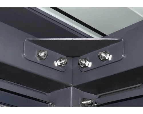 Detailansicht einer Eckverbindung mit Schrauben und Muttern