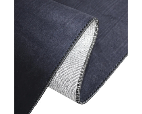 Detailansicht eines Teppichs mit umgeschlagenem Rand