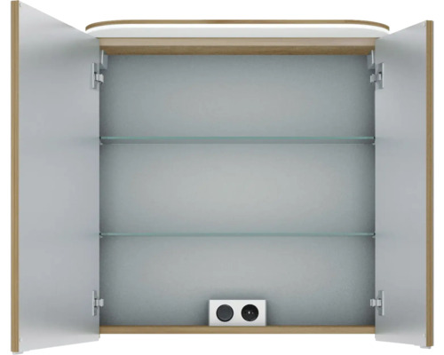 Armoire de toilette ouverte avec deux étagères en verre et prise de courant