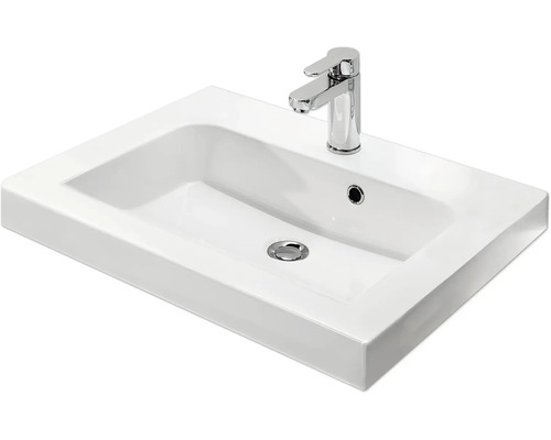 Lavabo en céramique blanche avec robinetterie