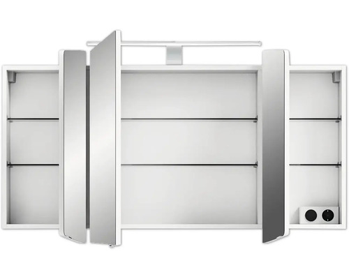 Geöffneter Spiegelschrank mit Innenbeleuchtung und Steckdosen