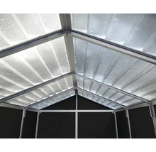 Construction de toit d''un abri de jardin avec des éléments de toit transparents et un cadre en métal
