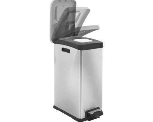 Edelstahl-Treteimer mit geöffnetem Deckel