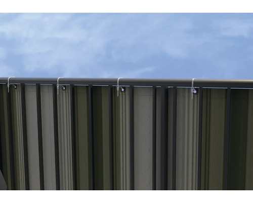 Détail d''un store rayé avec suspension