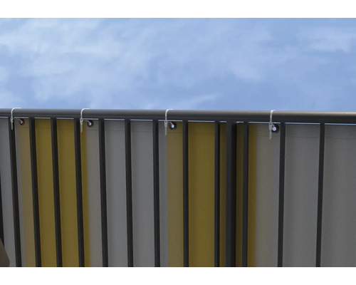 Store extérieur avec lamelles verticales et clips de fixation