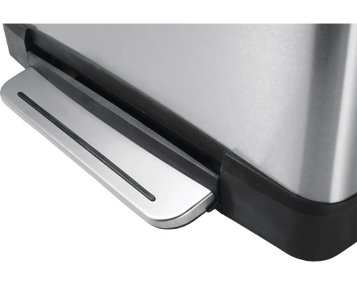 Vue détaillée d''une poubelle à pédale en acier inoxydable avec pédale