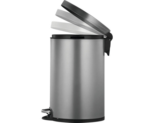 Treteimer aus Metall mit offenem Deckel