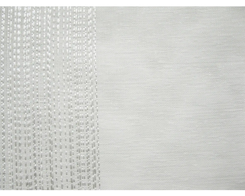 Detailansicht eines weißen transparenten Stoffes mit Bordüre
