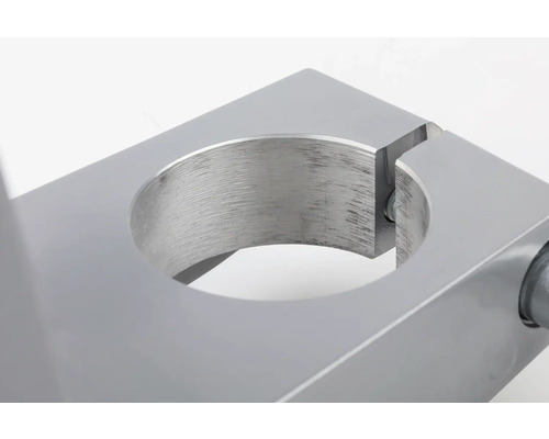 Metallhalterung mit runder Aussparung