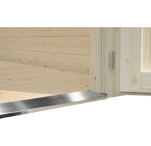 Vue détaillée d''un sauna de jardin avec seuil de porte et ferrure de porte