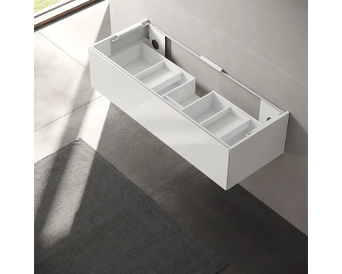 Meuble sous-lavabo blanc avec plusieurs compartiments pour le rangement de la salle de bain