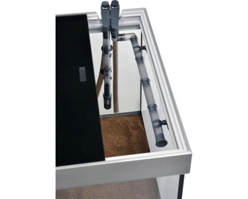 Aquarium mit Filter und Bodengrund