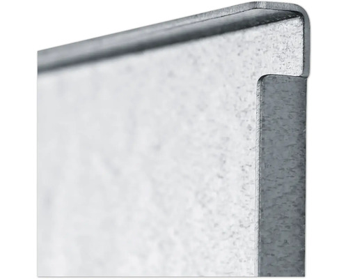 Detailansicht einer Metalleinfassung