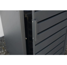 Detailansicht eines Mülltonnenbox-Elements mit horizontalen Lamellen und Griff