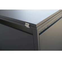 Detailaufnahme einer Aufbewahrungsbox mit Scharnieren