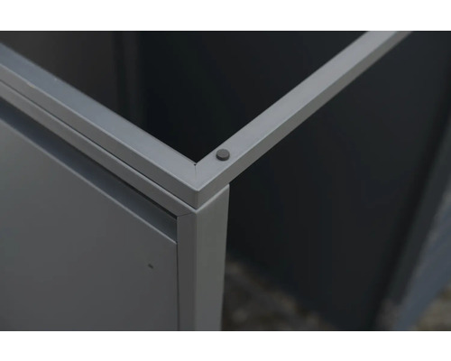 Vue détaillée d''un bac à plantes avec cadre