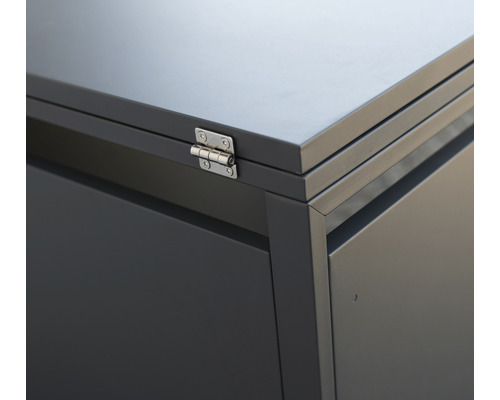 Vue détaillée d''une boîte de rangement grise avec charnière