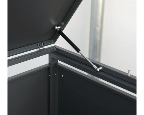 Gros plan d''un coffre de jardin ouvert avec ressort à gaz