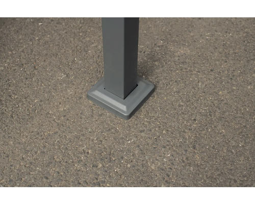 Metallpfosten mit quadratischer Basis zur Befestigung