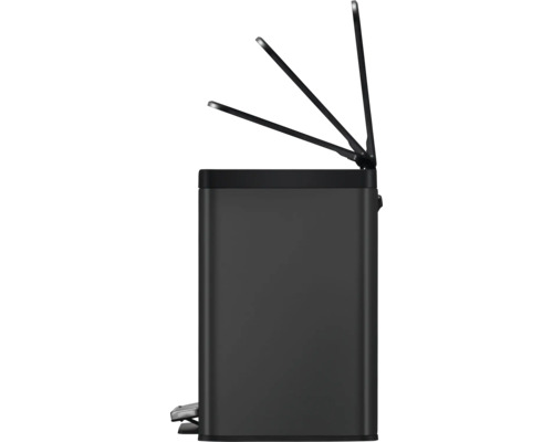 Poubelle à pédale avec couvercle ouvert