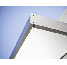 Detailansicht eines Aluminiumprofils mit Schraubenbefestigung