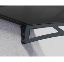 Vue détaillée d''un auvent de porte d''entrée monté