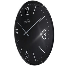 Schwarze Wanduhr mit Ziffernblatt und Zeitanzeige